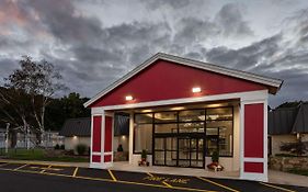 Ramada By Wyndham Hartford North - Bradley Airport